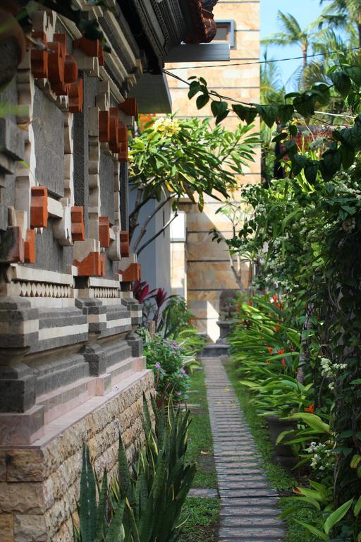 Lotus Tirta Seminyak Hotel Exterior foto