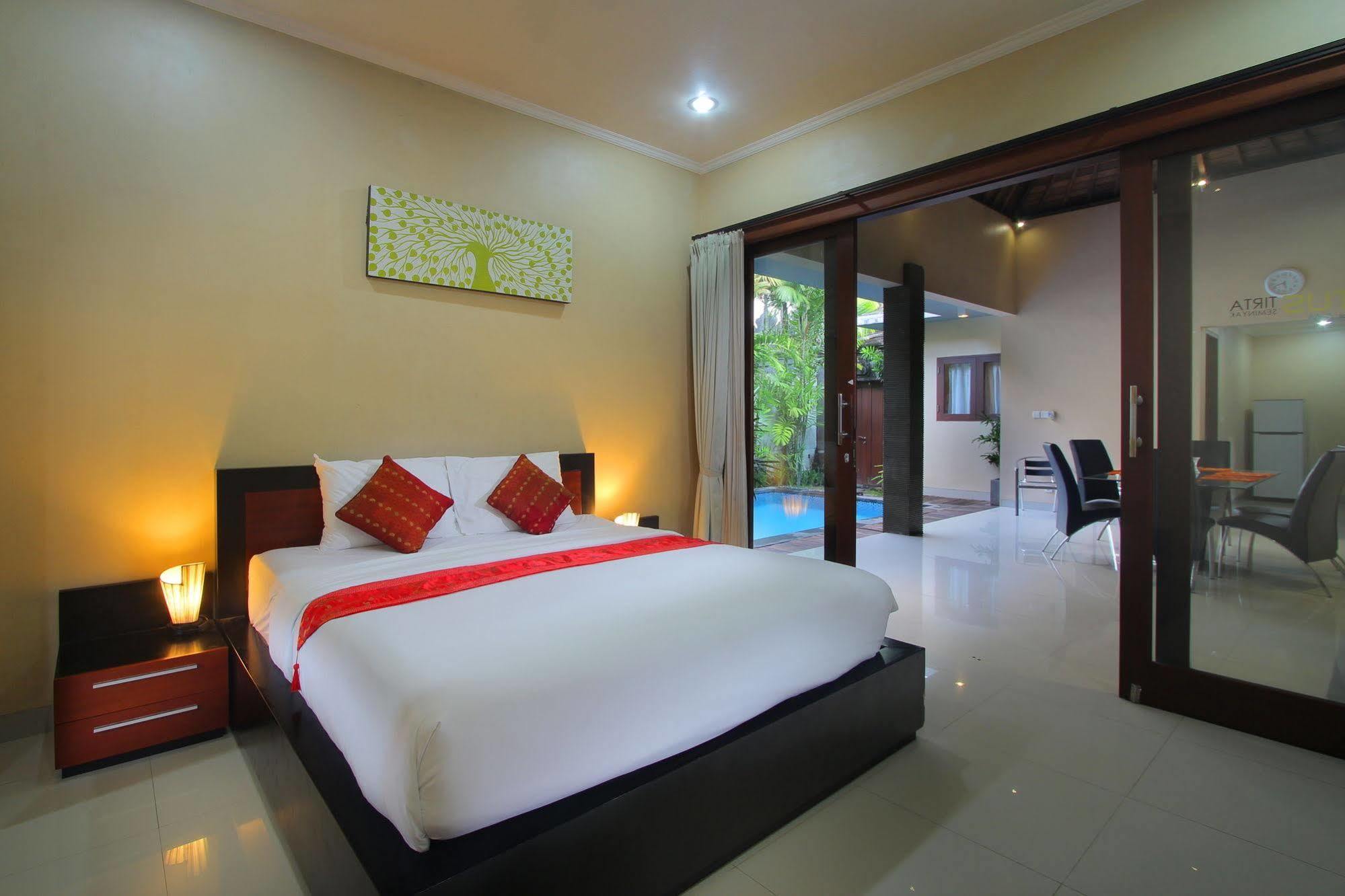 Lotus Tirta Seminyak Hotel Exterior foto