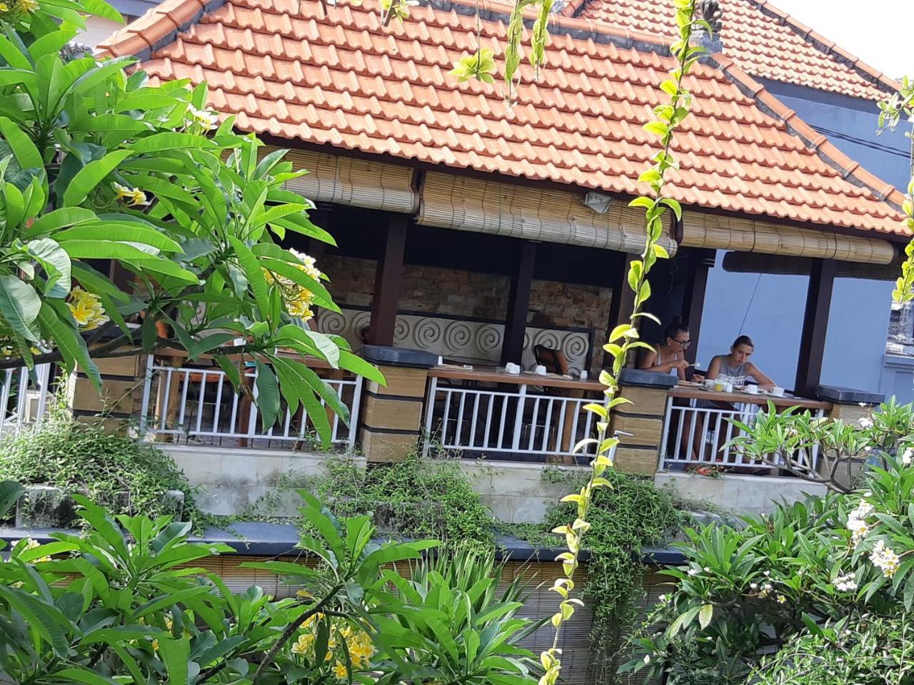 Lotus Tirta Seminyak Hotel Exterior foto